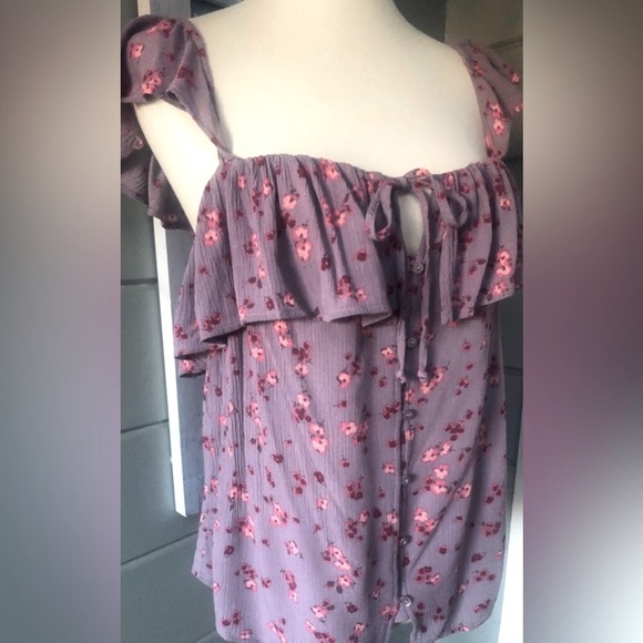 EXPRESS lavender floral ruffle front & sleeves can be Wear on or off shoulder. M - Picture 6 of 16